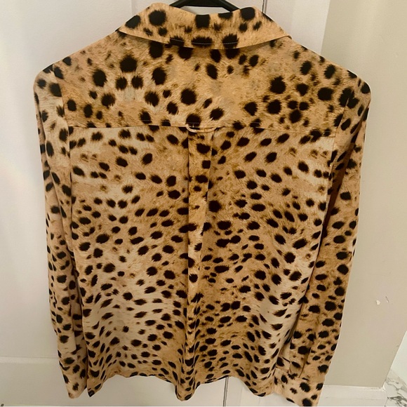 Two Aritzia (Wilfred Free) ladies tops ** brand new surprise will be included - Picture 6 of 7